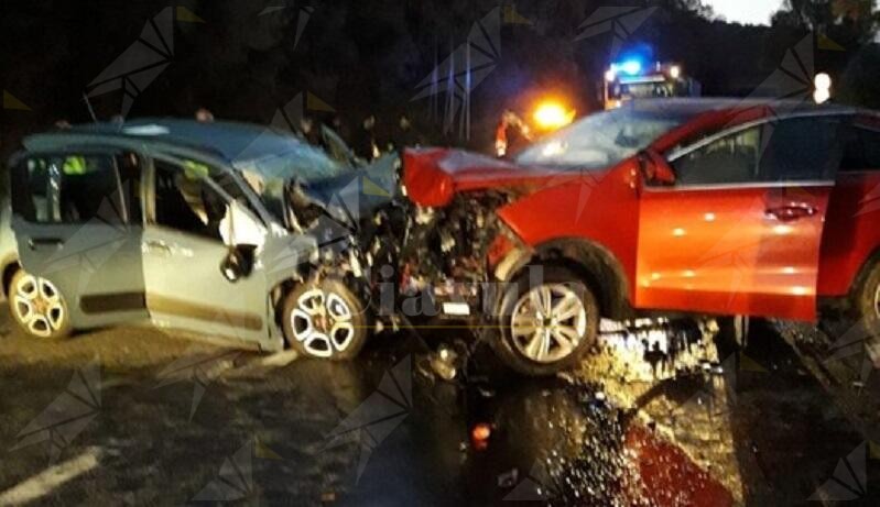 Incidente stradale in Calabria, perde la vita un uomo. Ferite quattro persone