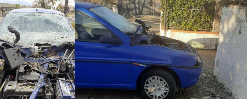 Calabria: bomba carta distrugge l’auto di una volontaria