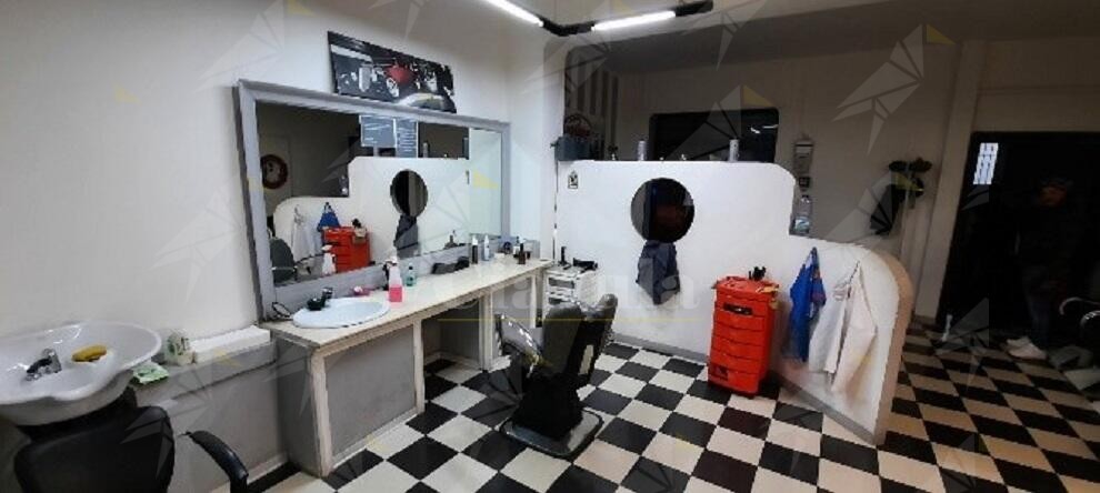 Abusivismo commerciale e professionale: Chiusa in Calabria una barbieria ed un’officina, sanzionati i proprietari