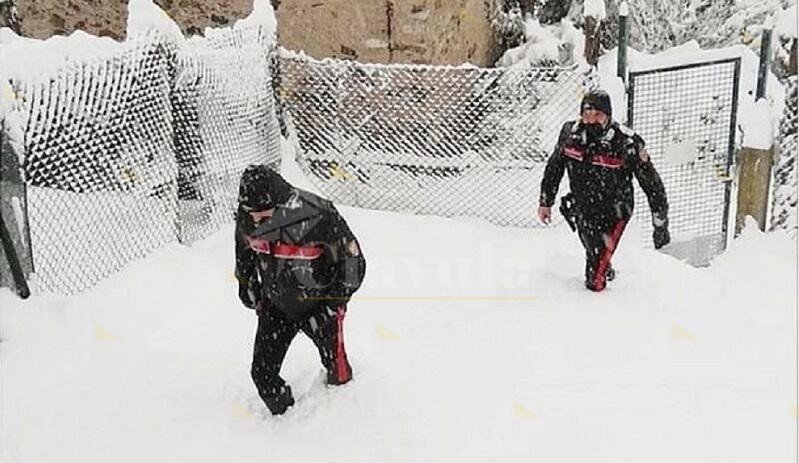 Neve in Calabria: I carabinieri prestano soccorso alla popolazione