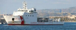 A Reggio Calabria sbarca la nave “Dattilo” con 589 migranti a bordo item-thumbnail