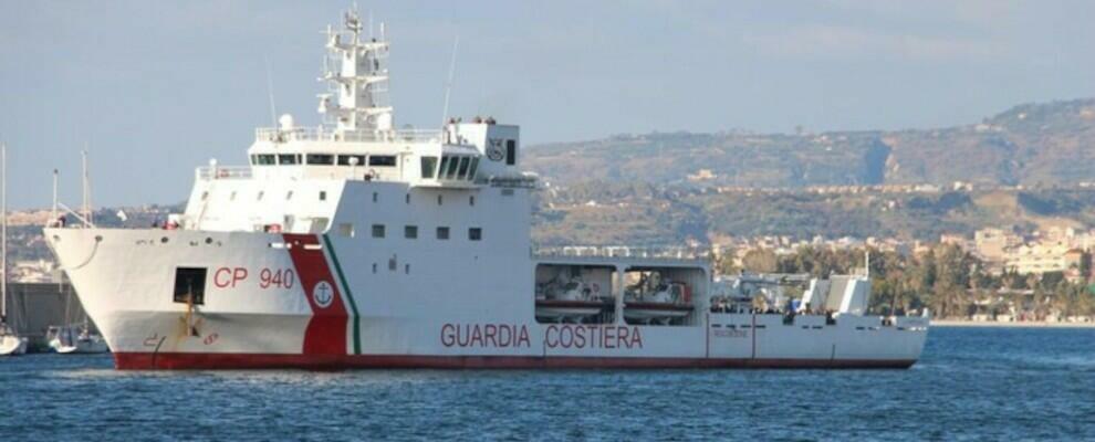 A Reggio Calabria sbarca la nave “Dattilo” con 589 migranti a bordo
