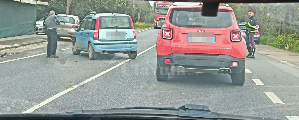 Scontro tra due auto sulla SGC Jonio-Tirreno