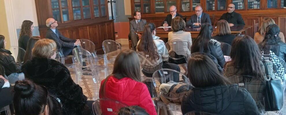 Atti intimidatori contro gli amministratori: la Metrocity ne discute con gli studenti dell’Ipsia di Locri – Siderno Atti intimidatori contro gli amministratori: la Metrocity ne discute con gli studenti dell’Ipsia di Locri – Siderno