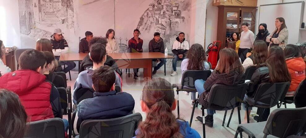Gli alunni dell’Istituto Comprensivo “Domenico Cento” incontrano i migranti del Sai di Gioiosa Ionica