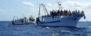 Naufragio di migranti nel crotonese: almeno 30 morti item-thumbnail