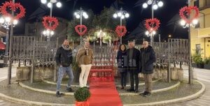 L’associazione Commercianti e Artigiani di Gioiosa Jonica festeggia San Valentino con la panchina degli innamorati item-thumbnail