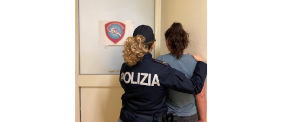 Picchiata dal marito davanti al figlio di due anni, arrestato un uomo in Calabria