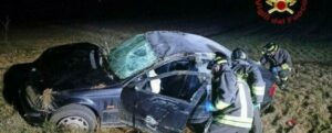 Perde il controllo dell’auto e finisce contro un muretto: un ferito item-thumbnail