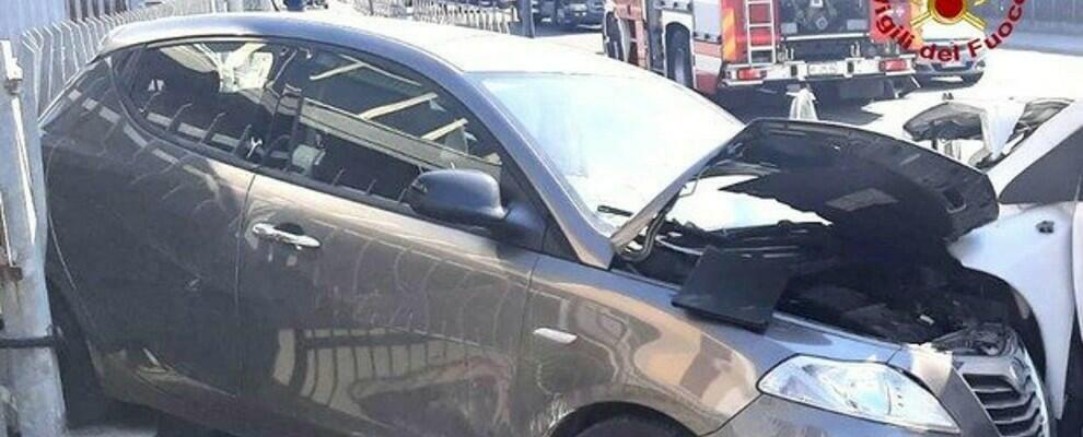Scontro tra auto e furgone sulla provinciale: ferita una donna