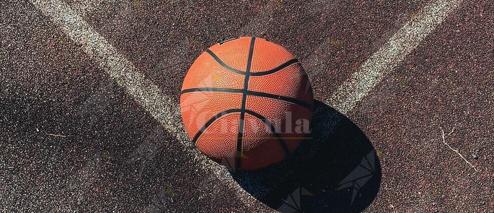 Bimbo di 12 anni accusa un malore giocando a basket a scuola e muore