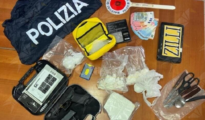 Calabria: In casa con 2 kg di cocaina ed una pistola. Arrestata una madre e i suoi due figli