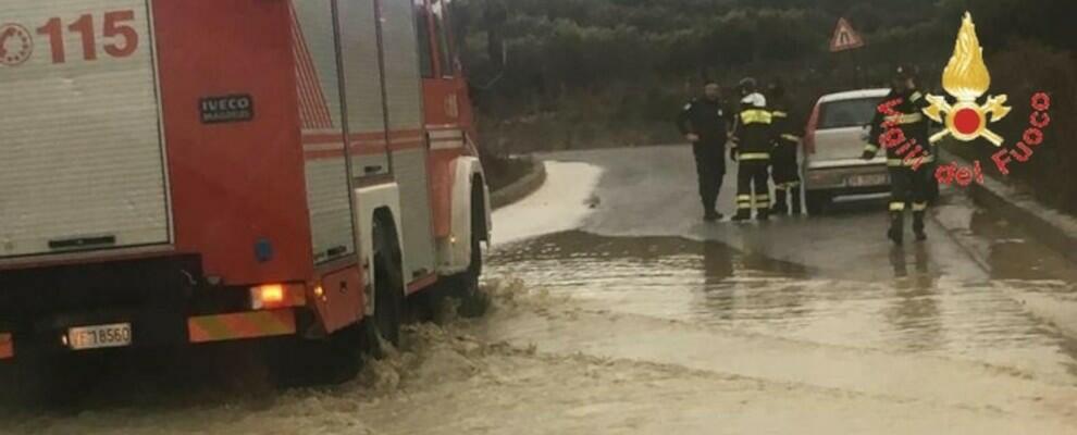 Tragedia in Calabria: finisce con l’auto nel torrente in piena, morto un 81enne
