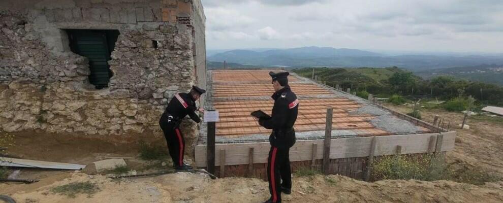 Denunciato un uomo nel crotonese per abusivismo edilizio