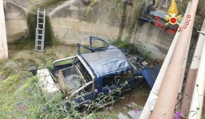Incidente stradale in Calabria, perdono la vita tre persone