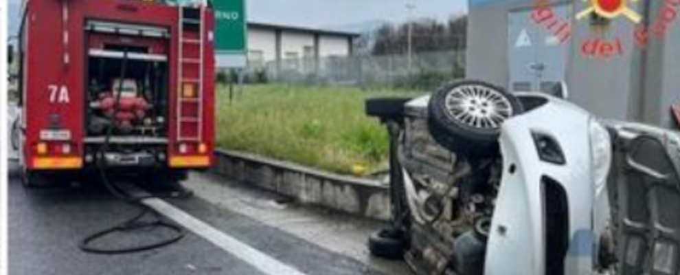 Incidente allo svincolo autostradale di Lamezia Terme: auto si ribalta. Grave una donna