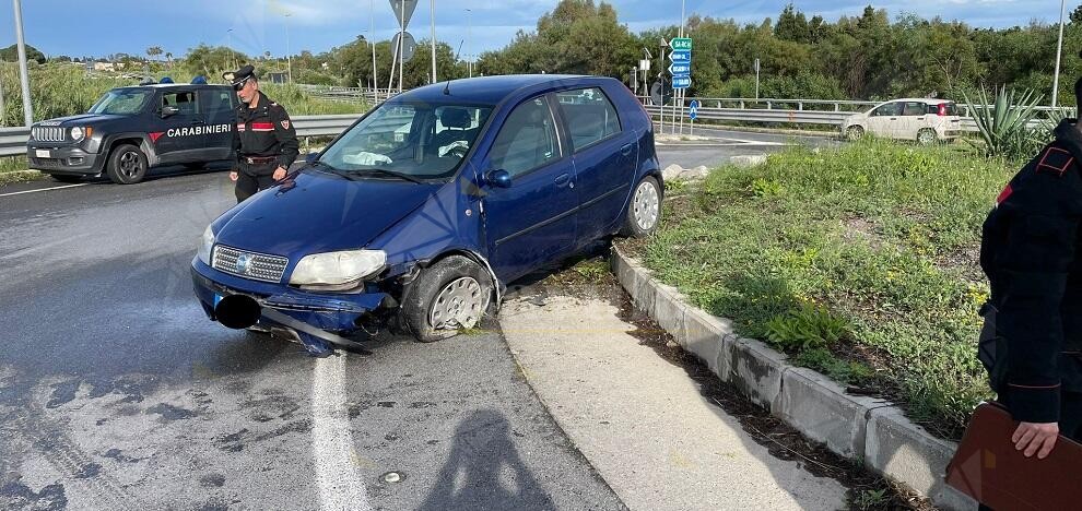 Caulonia: incidente sulla statale 106 alla rotonda di Canne