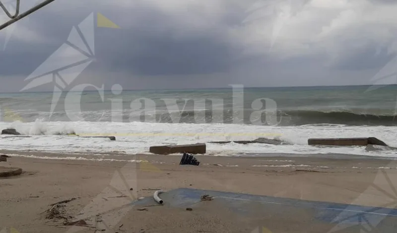 Meteo in peggioramento nelle prossime ore. Il comune di Caulonia installerà barriere protettive sul lungomare