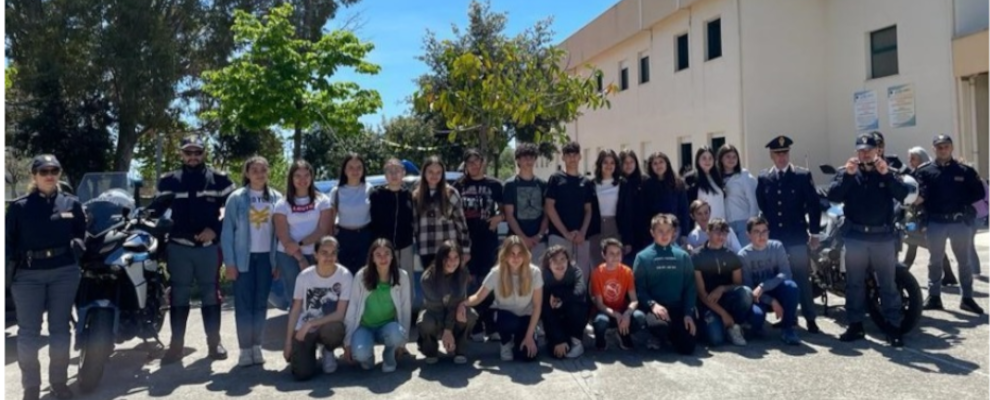 La Polizia di Stato incontra gli alunni dell’Istituto “Anna Frank” di Crotone