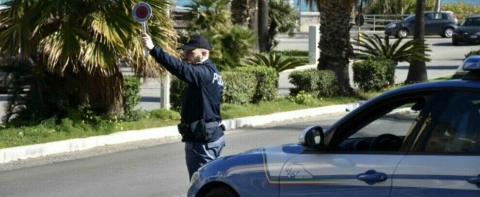 Cosenza, fermato con la cocaina nascosta sotto il sedile dell’auto: in manette un 22enne