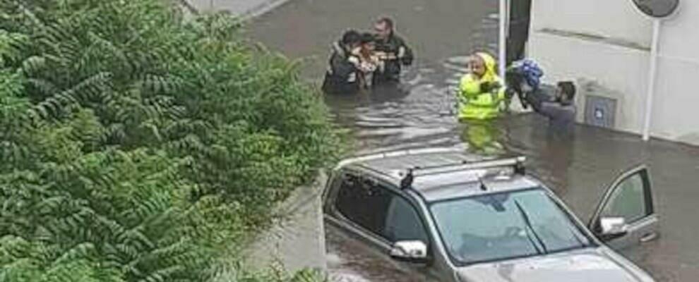 Maltempo, auto intrappolate in un sottopasso nel lametino: quattro persone salvate