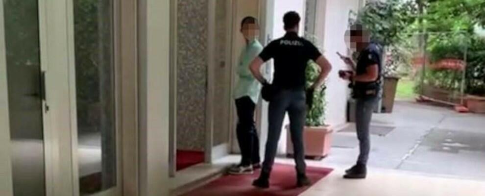Fermato dalla polizia mentre cercava di intrufolarsi nell’appartamento di Klaus Davi