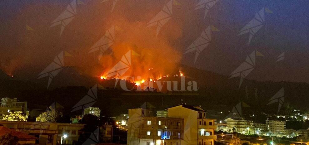 La CGIL di Reggio Calabria sostiene i vigili del fuoco: “Sono pochi, oberati di lavoro ed al limite dell’esaurimento fisico”