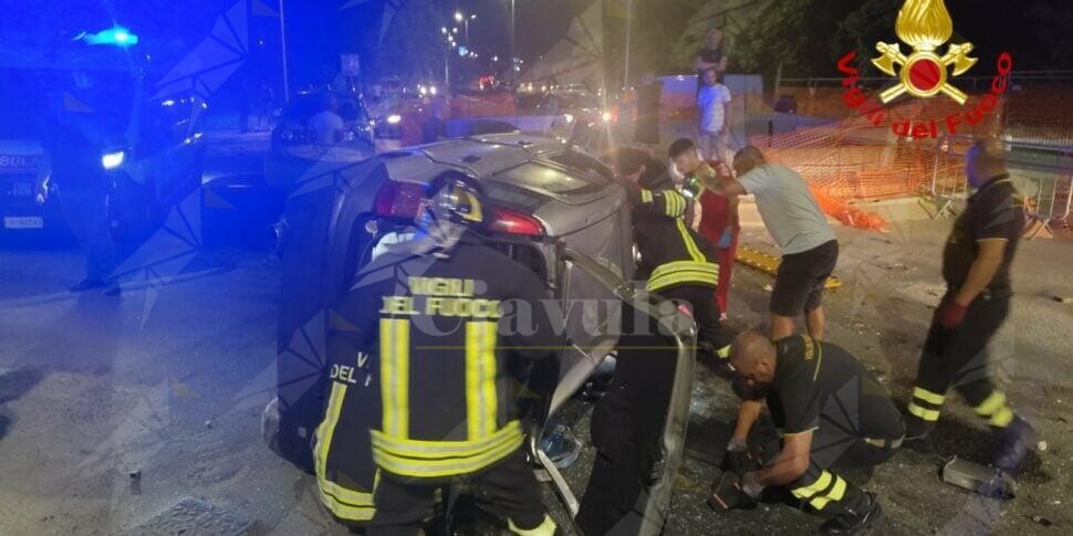 Crotone, auto perde il controllo e si ribalta. Grave il conducente