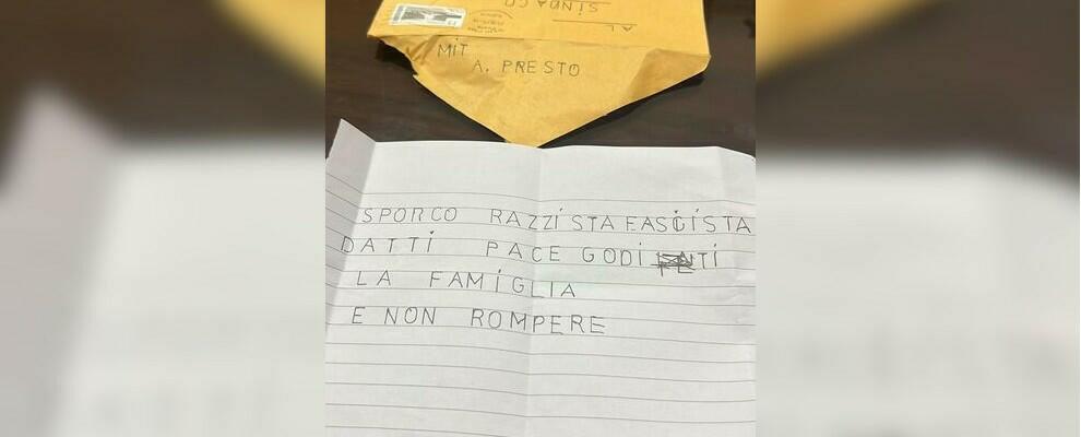 “Sporco razzista fascista. Goditi la famiglia e non rompere”: lettera anonima al sindaco di Praia a Mare