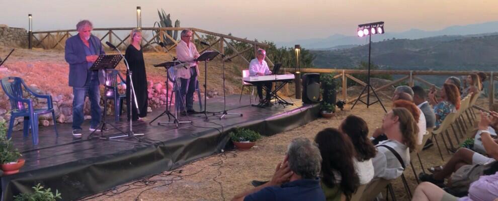 Sant’Ilario dello Jonio: successo di pubblico per “Tramonto al Castello”