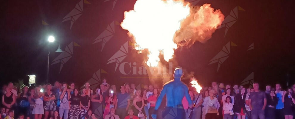 Folla a Caulonia per la sesta edizione del Festival “Nella Notte degli Artisti” 