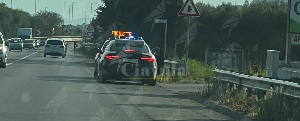 Caulonia, incidente sulla S.S. 106 nei pressi della rotonda di Canne