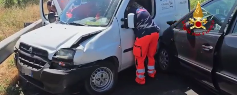 Incidente sulla Statale a Crotone, tre veicoli coinvolti