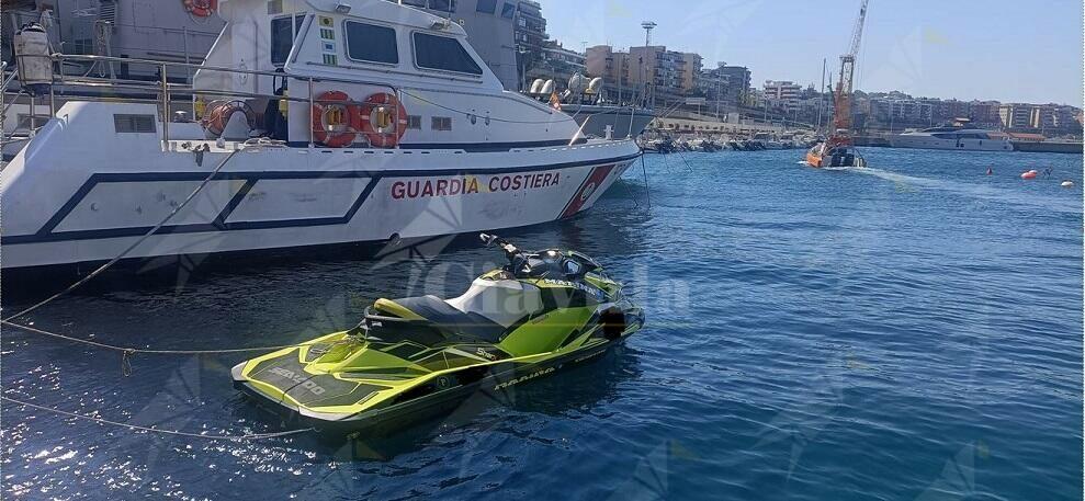 La Guardia Costiera sequestra una moto d’acqua in Calabria. Indagini in corso per identificare il conduttore