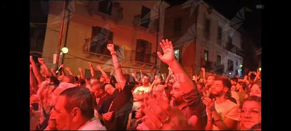 Kaulonia Tarantella Festival, a “Dipende da noi” non sono piaciuti i canti della Resistenza in piazza Mese