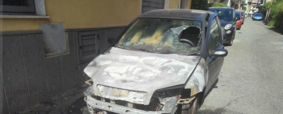Siderno: bruciata l’auto di un agente di polizia municipale in servizio a Marina di Gioiosa Ionica