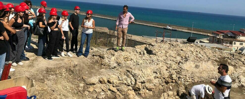 Gli studenti del Liceo Pitagora di Crotone in visita al cantiere del bastione San Giacomo