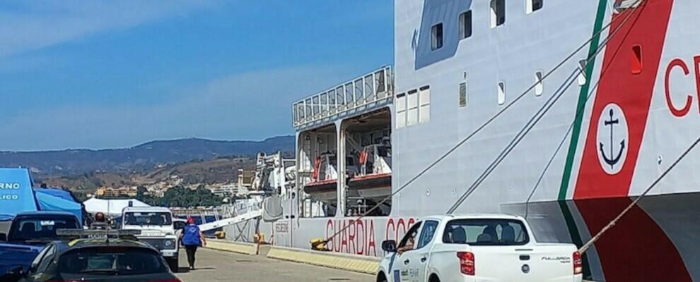 Nave “Diciotti” a Reggio Calabria: a bordo 698 migranti