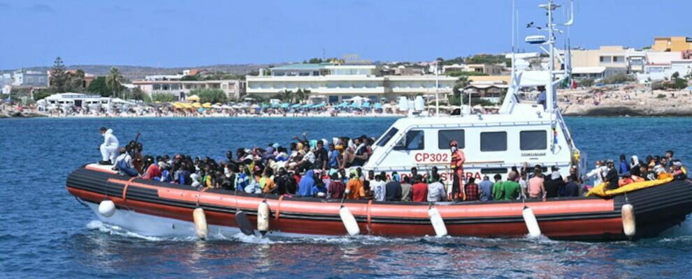 Soccorsi in mare 400 migranti: approderanno domani a Reggio Calabria