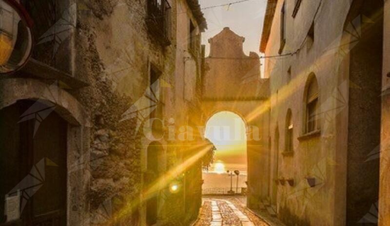 Gerace: un viaggio unico tra storie e persone. L’incanto di un borgo d’arte e tradizioni