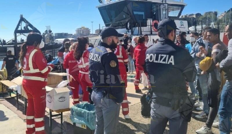 Fermati i due presunti scafisti dello sbarco di migranti del 1 ottobre a Crotone
