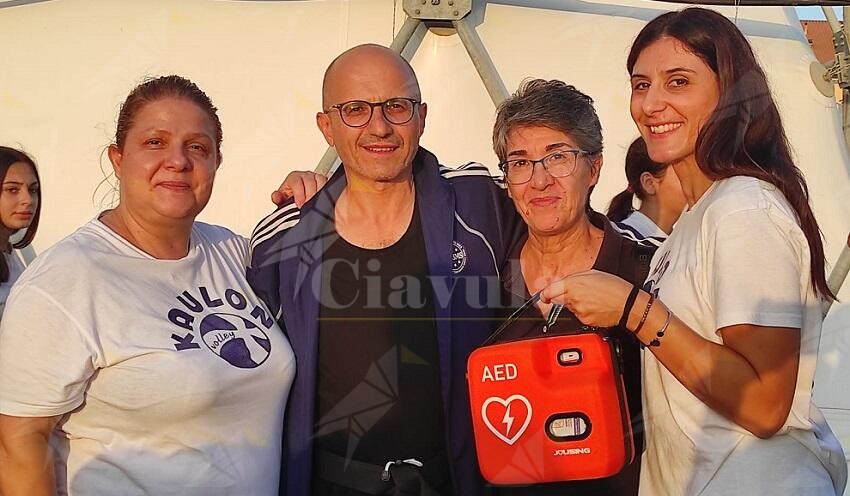 Consegnato defibrillatore alle società sportive presso il campo di Vasì di Caulonia