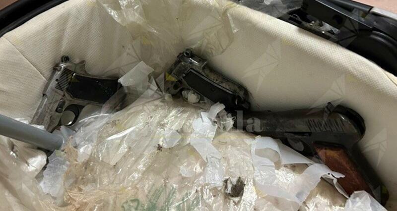 Calabria: sequestrati 4 kg di droga e delle armi occultate in un passeggino, due arresti