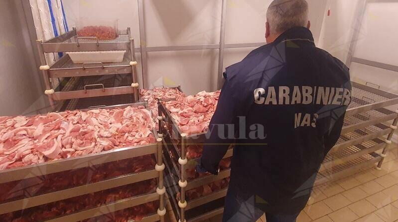 Sequestrate 2 tonnellate di carne e salumi privi di tracciabilità in Calabria