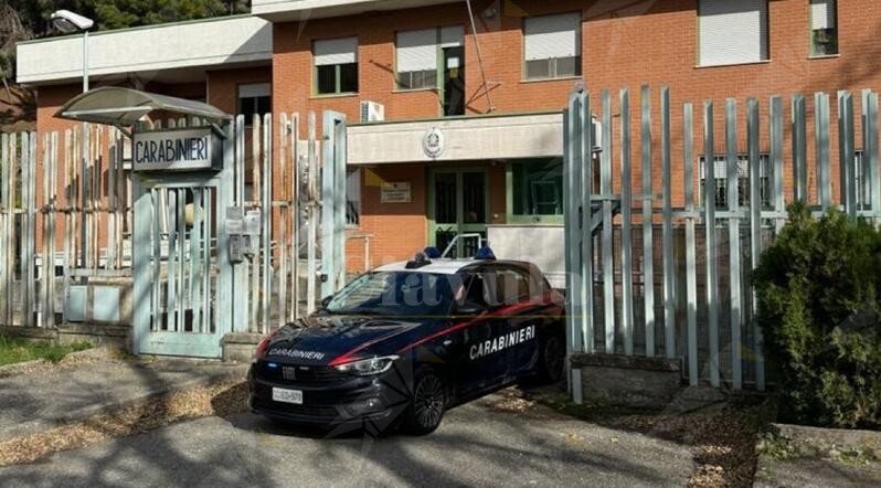 Calabria: minaccia e aggredisce la compagna e la figlia di 10 mesi. Disposto il divieto di avvicinamento