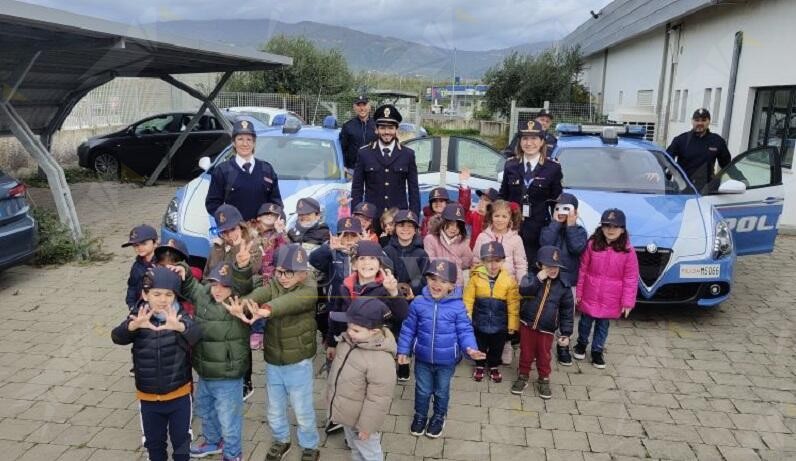 Lamezia Terme, giornata da ”piccoli poliziotti” per gli alunni di una ludoteca grazie alla Polizia di Frontiera