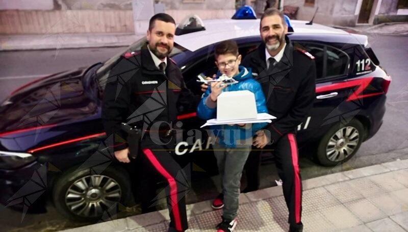 I carabinieri di Locri regalano un elicottero al piccolo Francesco