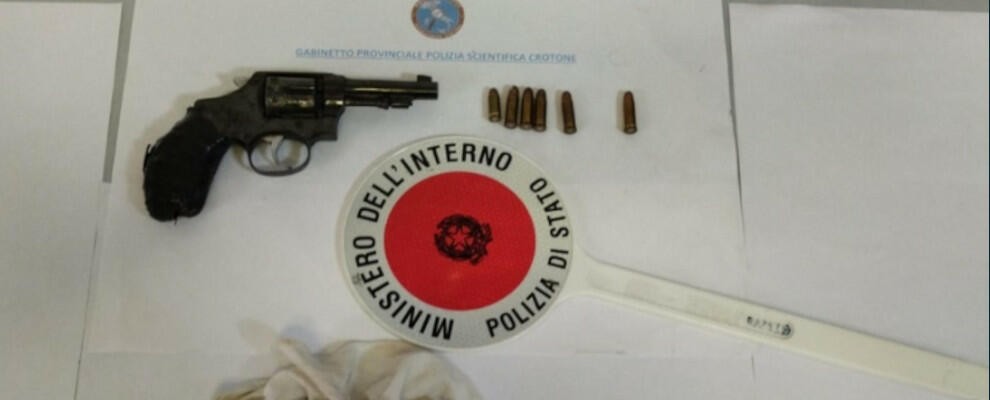 In casa con arma clandestina e munizioni: in manette un cirotano