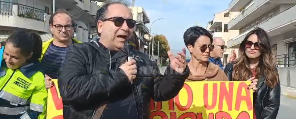 Caulonia, Sit-in protesta SP88. Valenti: “Anche l’ex Statale 110 è diventata una mulattiera”