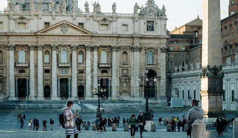 Tenta di entrare in piazza San Pietro con un coltello. Arrestato un uomo originario di Palmi